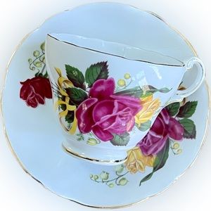 🎈2/$30 - REGENCY Bone China TEACUP & SAUCER. Roses & Lily of the Valley.